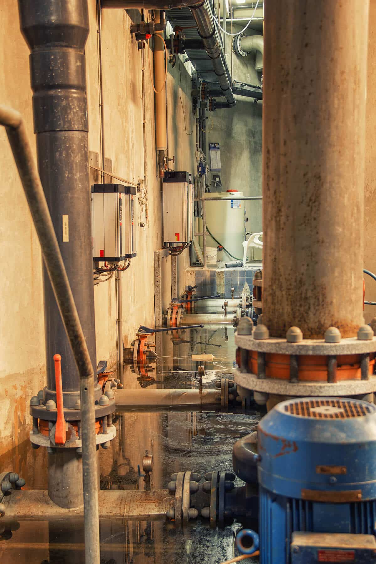 de onderkant van een zwembad