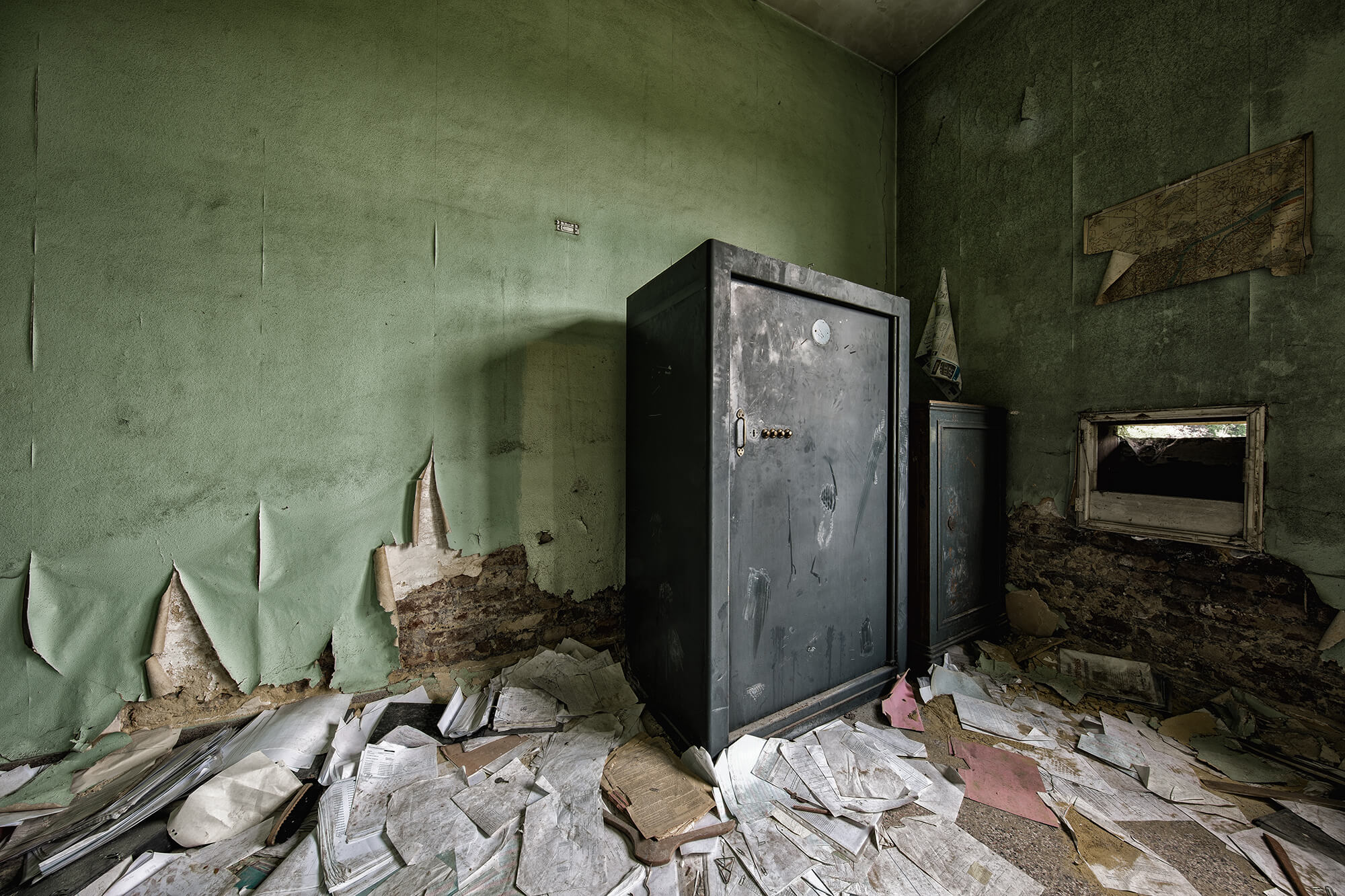 een oude verlaten kluis