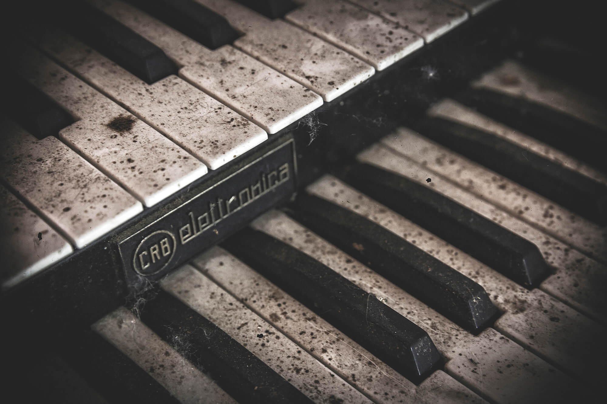 oude piano urbex
