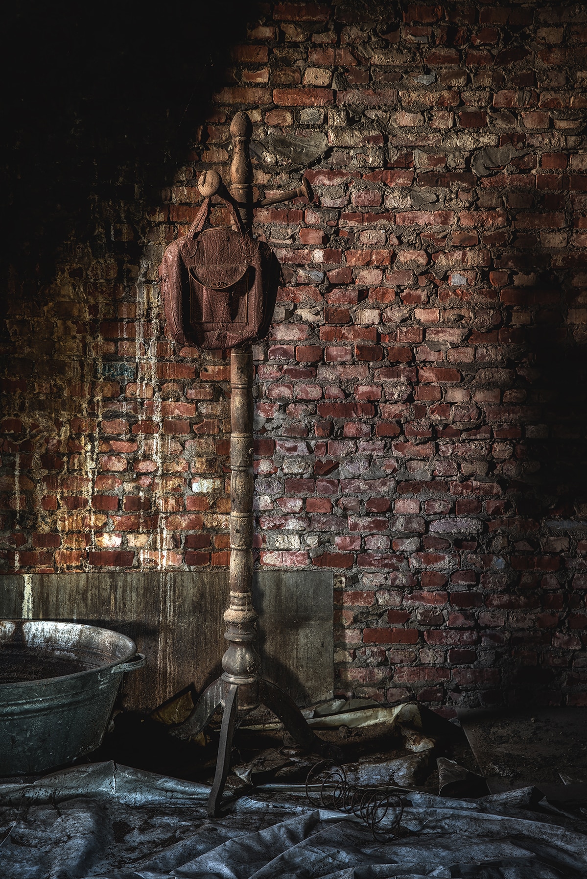 koffiepot in een urbex boerderij in belgie